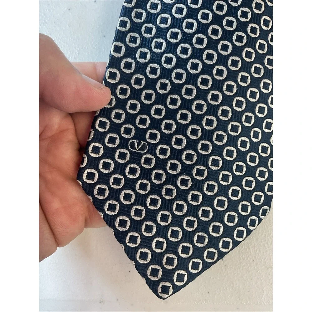 Vintage VALENTINO Cravatte Mens Tie Navy with Dots 100% Silk, Made In Italy EUC!